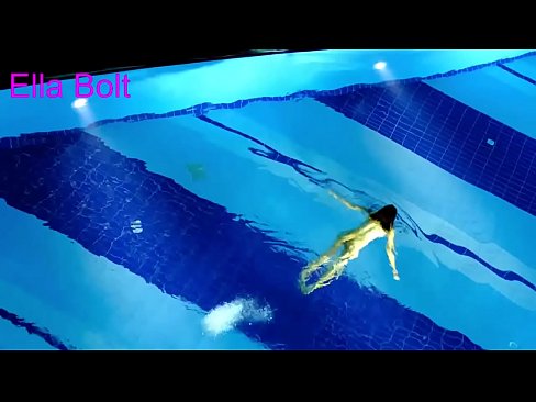 ❤️ Non podo deixar de mirar, unha moza loira que é sorprendida nadando espida na piscina do resort ELLA BOLT Porno en % gl.dickies-shop.ru % ️❤